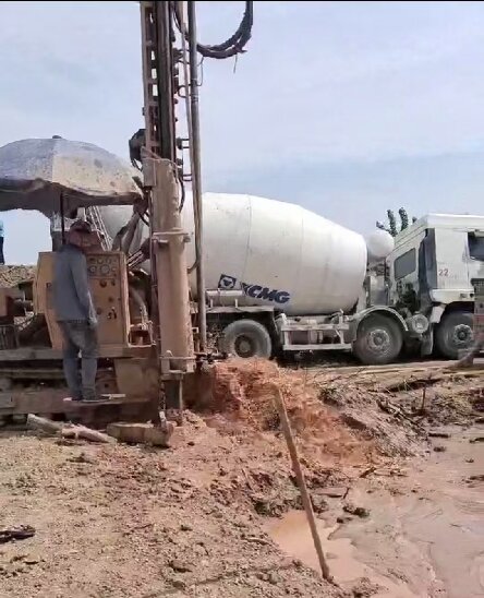 兴山岩石井施工